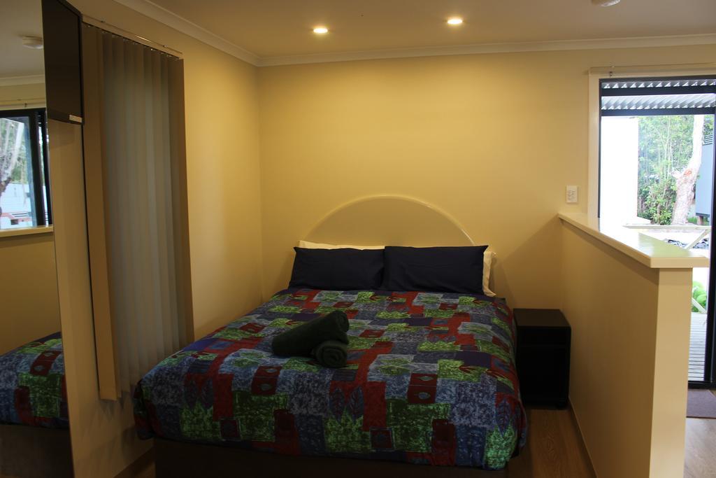 Hotel Acclaim Kingsway Tourist Park Madeley Esterno foto