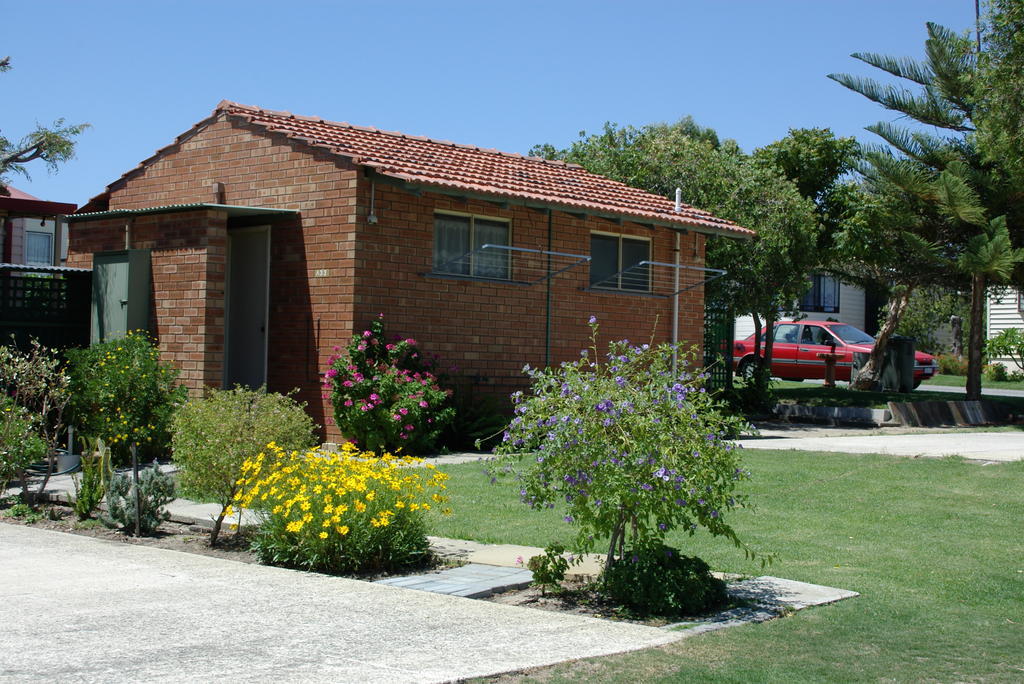 Hotel Acclaim Kingsway Tourist Park Madeley Esterno foto
