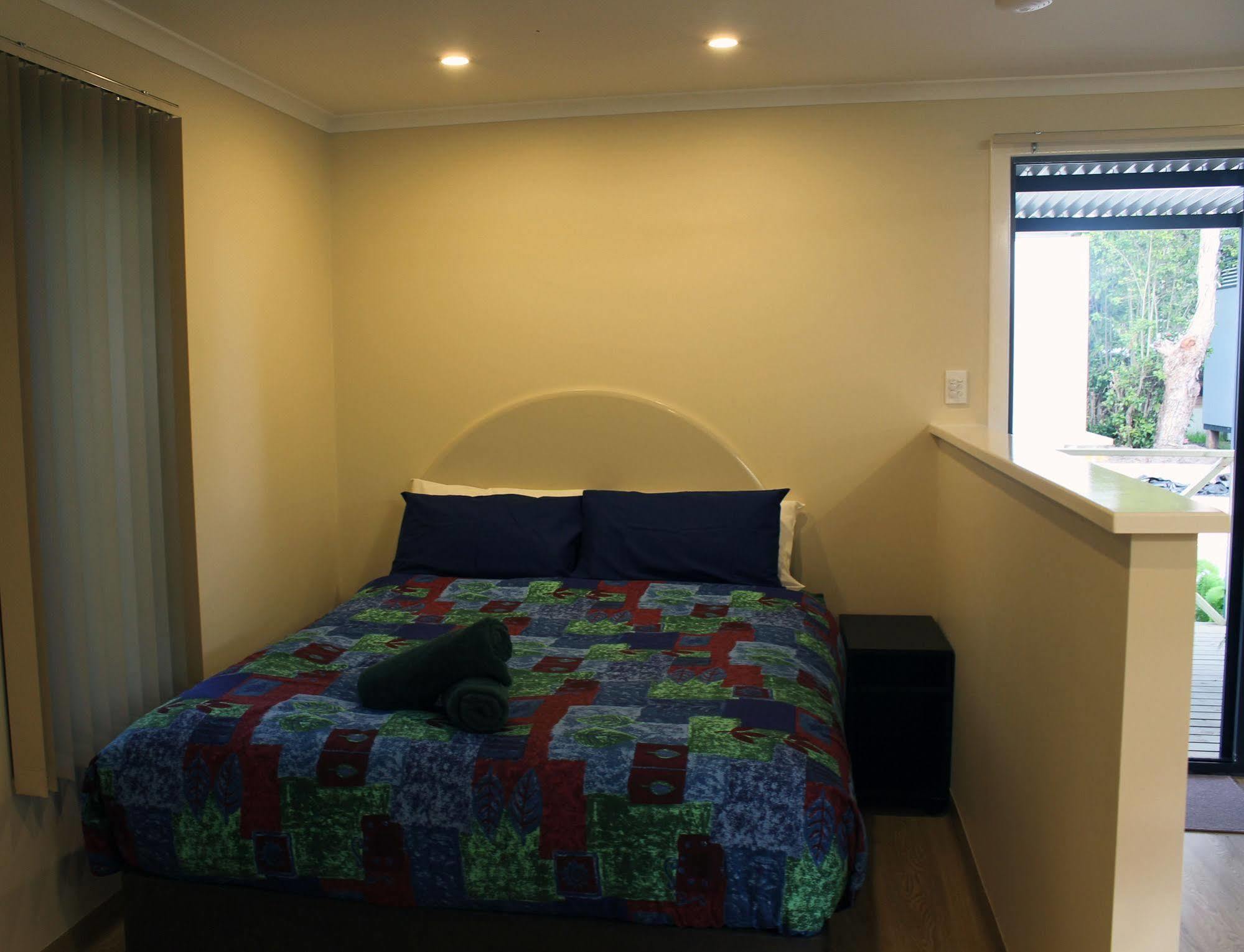 Hotel Acclaim Kingsway Tourist Park Madeley Esterno foto