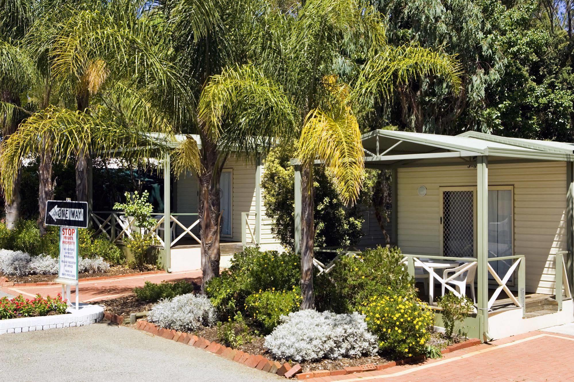 Hotel Acclaim Kingsway Tourist Park Madeley Esterno foto