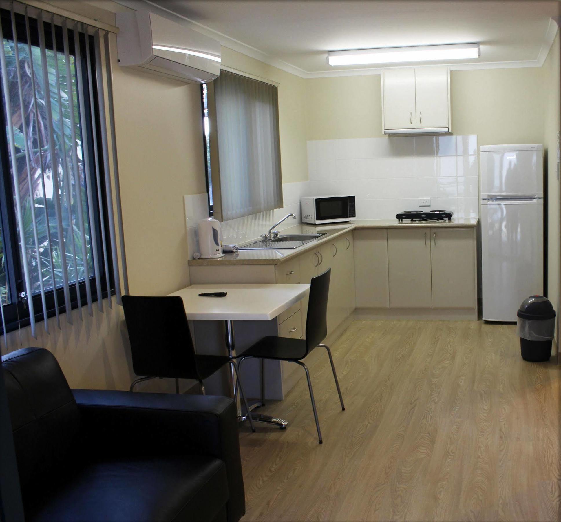 Hotel Acclaim Kingsway Tourist Park Madeley Esterno foto